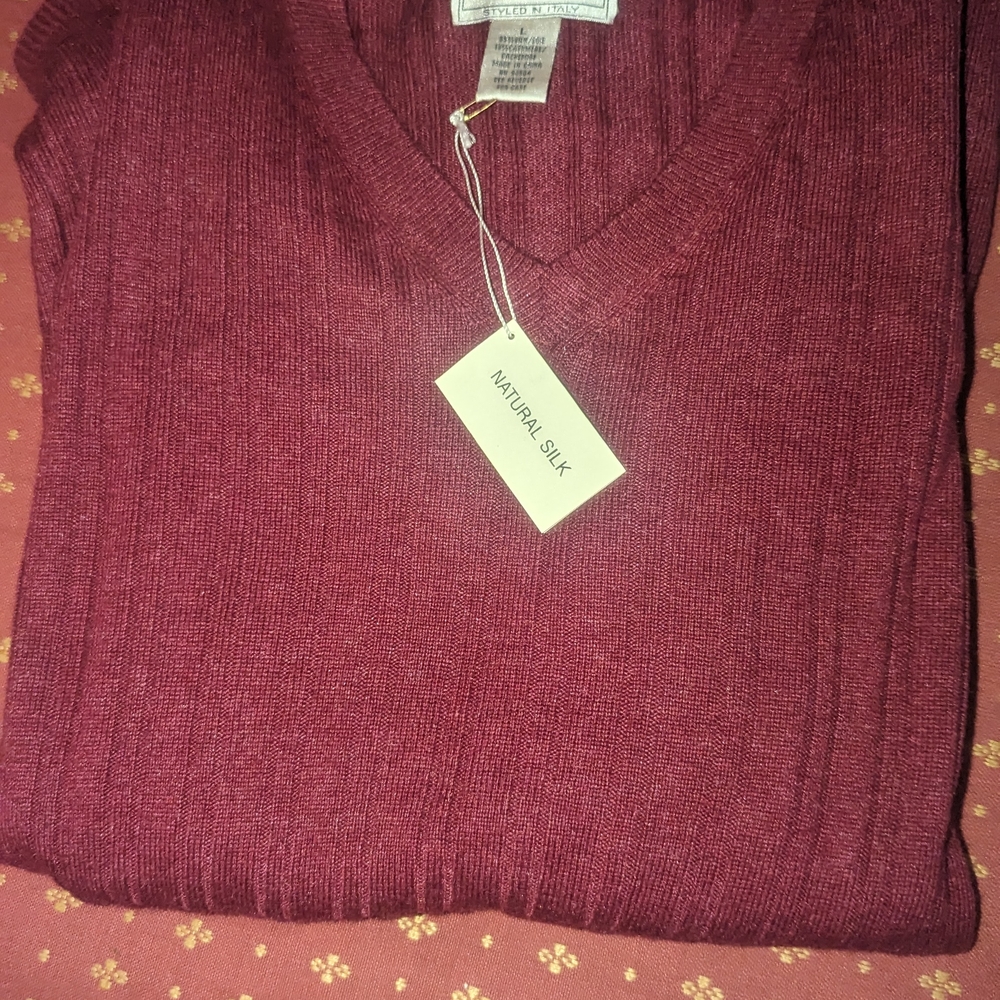 Vintage NWT Poeta Moda Burgundy Silk Cashmere Blend V-Neck Sweater